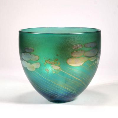 "ROBERT HELD (B. 1943) GREEN FAVRILE ART GLASS BOWL | Signed
h. 8 x dia. 9.25 in."