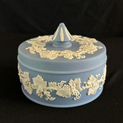 Wedgwood Grapevine Trinket Box