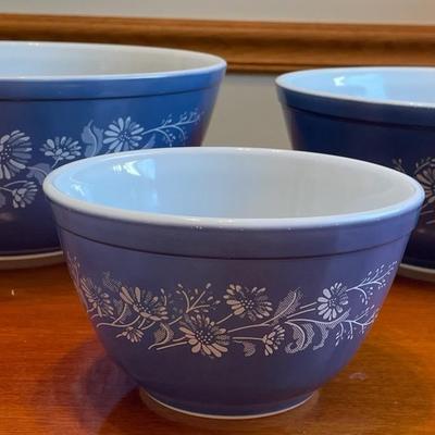 Vintage PYREX Colonial Mist Bowls