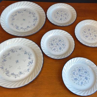 (2) Corelle Dinner and (4) Salad Plates