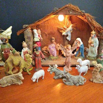 Manger / Nativity Scene With working light.  Plus Plastic Manger Characters And Christmas Angel