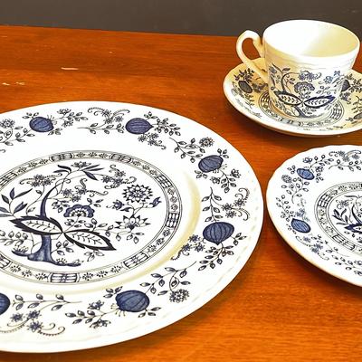 ENOCH WEDGEWOOD(TUNSTALL) Blue Heritage Dishes