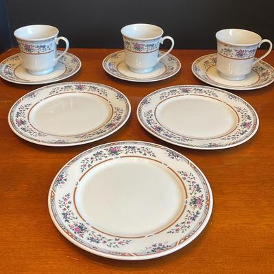 Lynns Fine China Tea Cups, Saucers And Dessert Plates