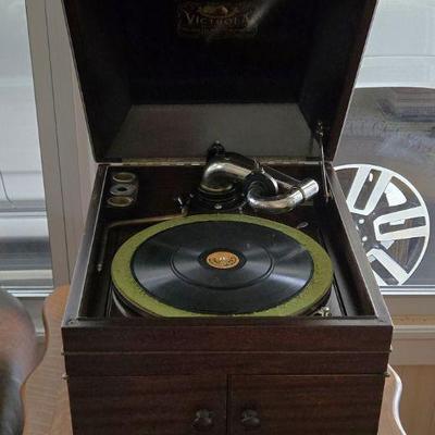 Vintage Victrola Table-top Record Player 