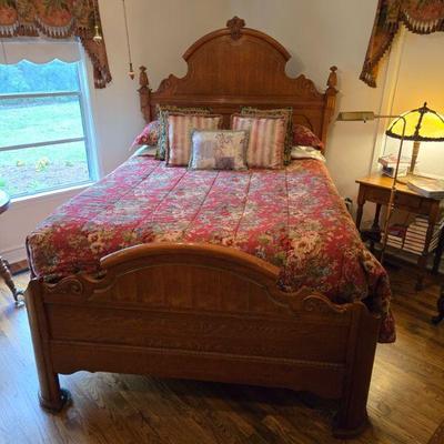 Lexington Victorian Sampler Collection - Queen Size Victorian Mansion Bed 