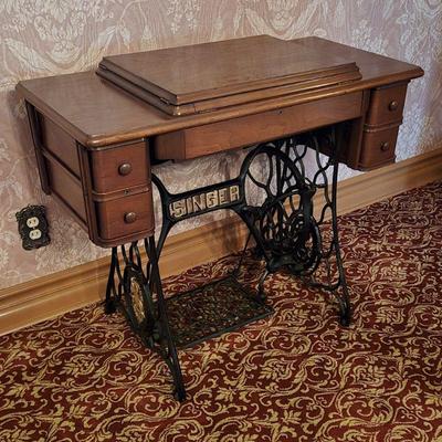 Singer Sewing Machine 