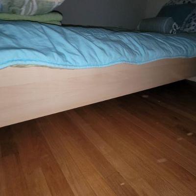 Twin bed 