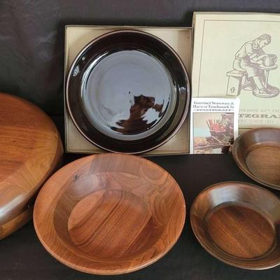 Genuine American Walnut Wood Bowls & Pfaltzgraff Pottery Plate