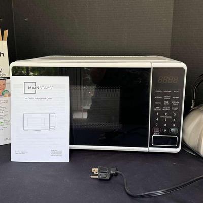 Mainstays 0.7 Cu Ft Microwave, Hamilton Beach Single Serve Blender And Tea Kettle 