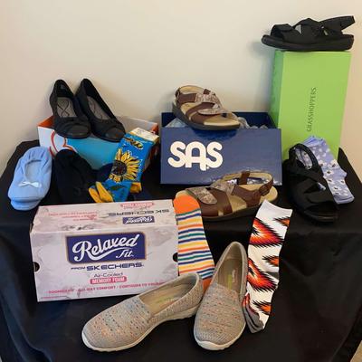 Women’s Shoes:  Baretraps, Sketchers, SAS, Grasshopper  And More