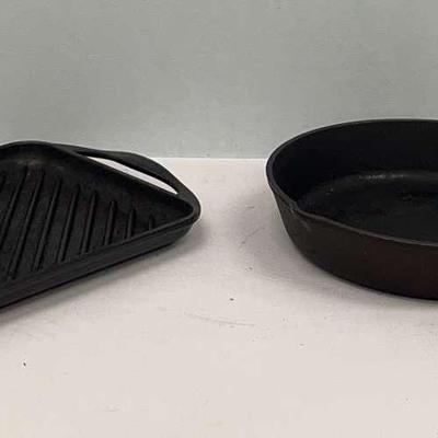 Cast Iron Skillet And Griddle By Lodge And Le Creast