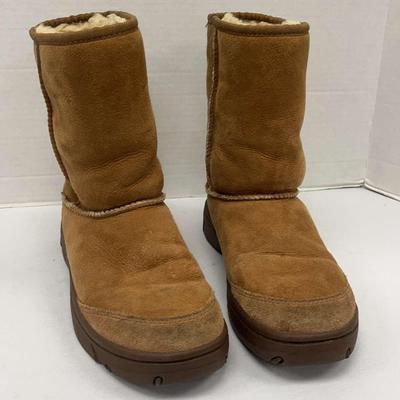 Gently Used “UGG” 