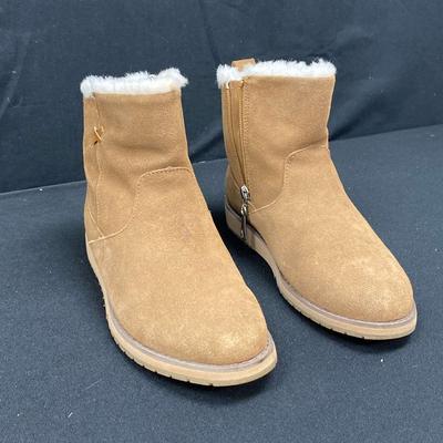 Gently Used “EMU Beach Mini Boot”