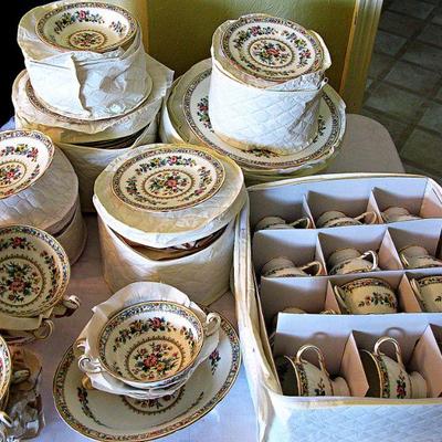 Foley Bone Chine Dish Set - Ming Rose with Storage Covers