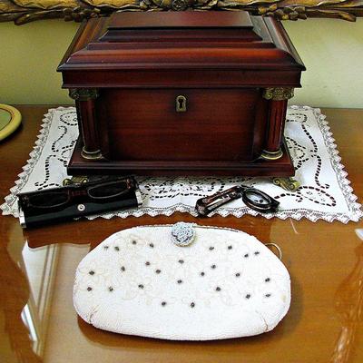 Vintage Jewelry Box - Vintage Magnifying Glass Cat eye