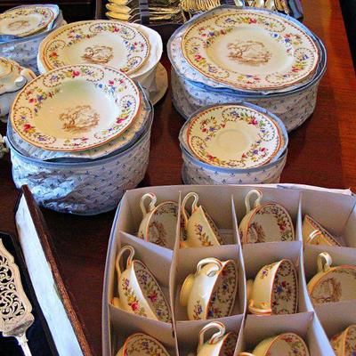 China Dish Set complete with Storage Covers