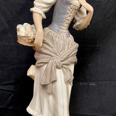 LLADRO Porcelain ‘Girl With Basket’ 