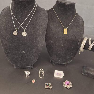 Lot of Sterling Jewlery 91 g (Weight  does include stones)