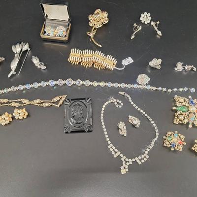 Antique Jewelry - Swarovski - Rhinestones - Luguna Crystal 0 Coro - Trifari - Sara Coventry 