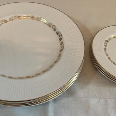 Royal Doulton Fairfax China - 6 Dinner Plates & 5 Bread Plates