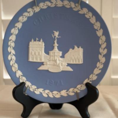 1971 Wedgwood Christmas Plate 8 Inch