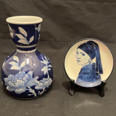 Delfts Molland Hand painted Plate And Two’s Company Vase