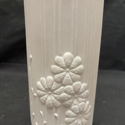 Kaiser Porcelain Vase With Flowers