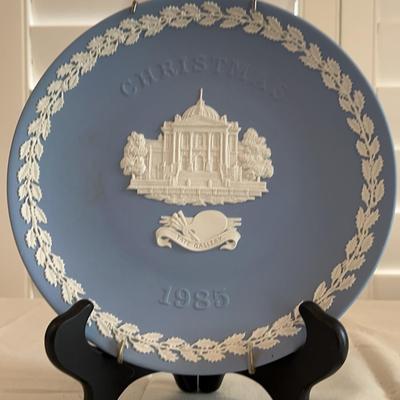 1985 Wedgwood Christmas Plate 8 Inch