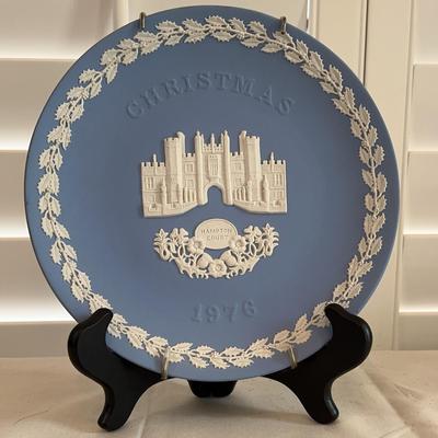 1976 Wedgwood Christmas Plate 8 Inch