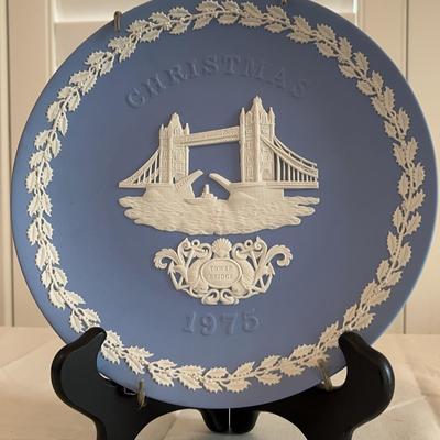 1975 Wedgwood Christmas Plate 8 Inch