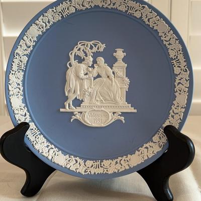 1991 Jasperware Valentine Wedgwood Christmas Plate  6-1/2“