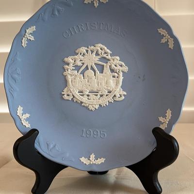 1995 Jasperware Wedgwood Christmas Plate  7-1/2 “