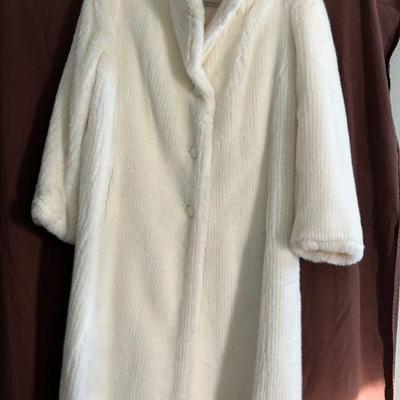 Intrigue Luxury De Ball Faux Fur Coat - Sz 14