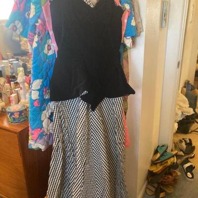 Large selection of women’s nice and vintage clothing size small
