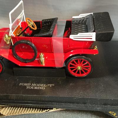 Eagle Collectibles Ford Model T Touring Die Cast Metal Model 