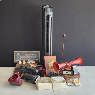 Fantastic variety of vintage and collectible items! Perfect for collectors or decorators.