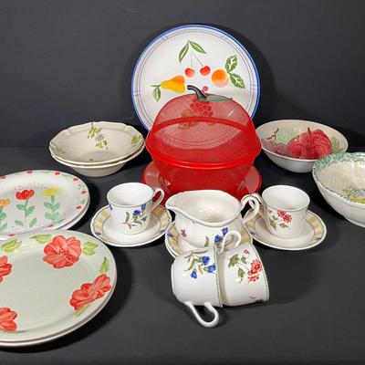 Vintage Flowers And Fruits!! An Eclectic Mix Of Vintage Bowls & Plates
