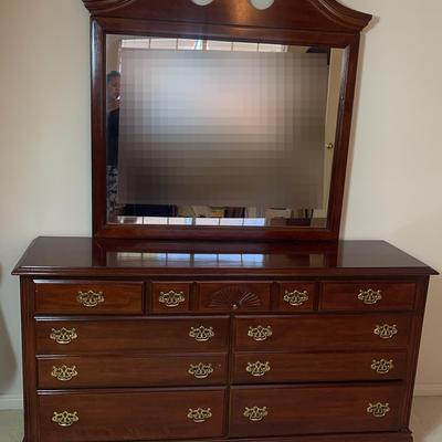 Dresser With Mirror 