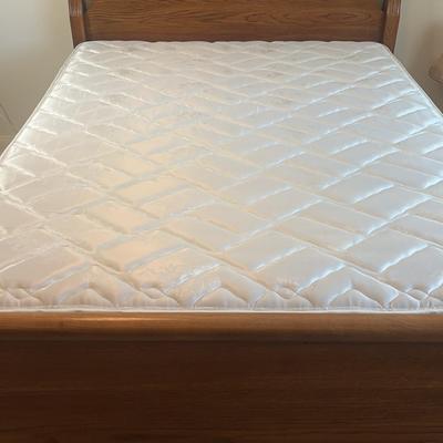 Wooden Queen Size Bed 