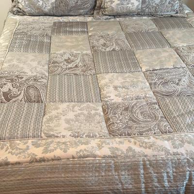 Queen Size Bedspread Set