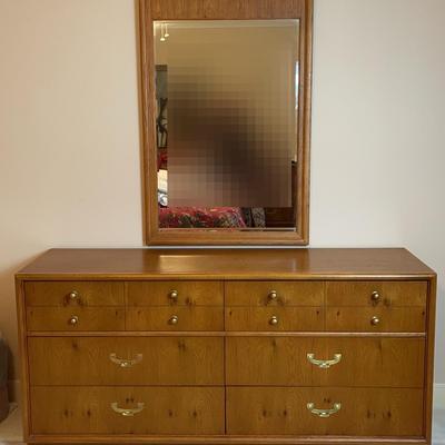 Stanley Dresser And Mirror