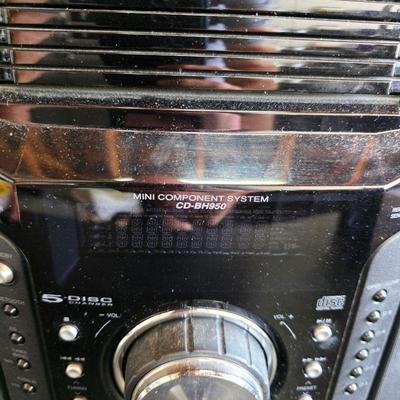 Sharp stereo system with CD changer