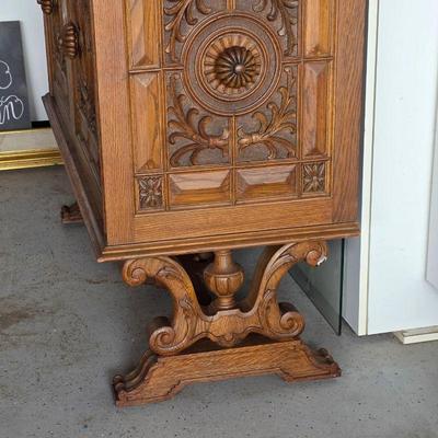 19th century French Renaissance style display cabinet