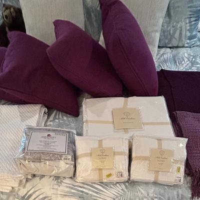 New Noble Excellence King Size Coverlet, King Size Shams, Pillows And Lap Blankets