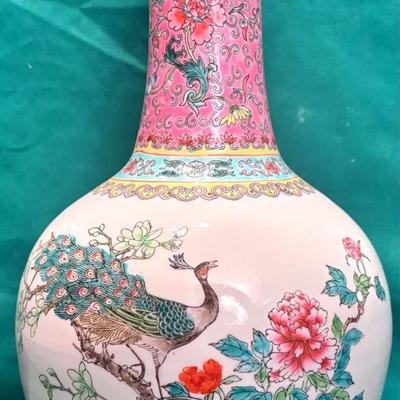 Chinese Famille Rose Bottle Vase, 中国景德镇