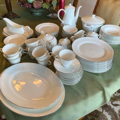 96 pc Wedgwood Silver Ermine R4452