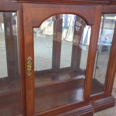 Broyhill Illuminated Cabinet 