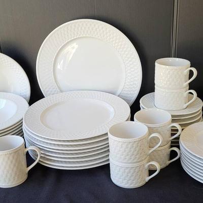 LNT Oneida "Basket Weave" Dinnerware (K)