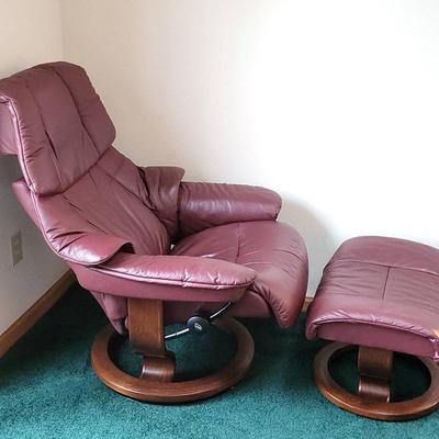 Ekornes Stressless Recliner & Ottoman (LR)