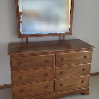 Dresser w/ Mirror (BR2)